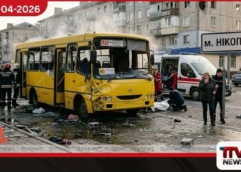 රුසියානු ඩ්රෝන ප්රහාරයකින් යුක්රේනයේ නිකොපොල් නගරයේ මගී බස් රථයක සිටි තිදෙනෙකු ජීවිතක්ෂයට