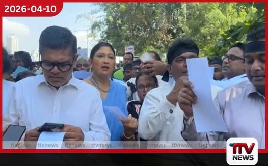 සමගි ජන බලවේගය පාර්ලිමේන්තු පිවිසුම් මාර්ගය අසල දැවැන්ත විරෝධතාවයක