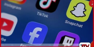 නිමක් නැති ‘Scrolling’  ක්‍රියාවලිය නැවැත්වීමට  සමාජ මාධ්‍ය සමාගම් පියවර  ගත යුතු බව බ්‍රිතාන්‍ය අගමැති පවසයි