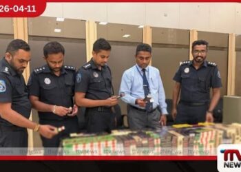 රුපියල් ලක්ෂ 39ක් වටිනා  නීතිවිරෝධී දුම්වැටි සමඟ  චීන ජාතිකයෙකු රේගු දැලට