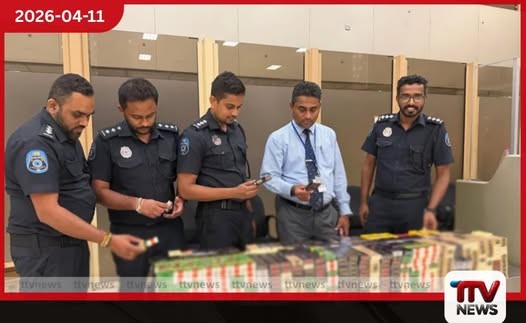 රුපියල් ලක්ෂ 39ක් වටිනා නීතිවිරෝධී දුම්වැටි සමඟ චීන ජාතිකයෙකු රේගු දැලට