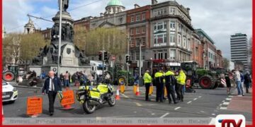 ඉන්ධන මිල ඉහළ යාමට එරෙහිව  අයර්ලන්තයේ  තෙල් පිරිපහදුවක් වටලයි