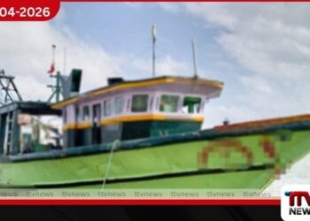 මන්නාරම් මුහුදේ  අනවසරයෙන් මසුන් ඇල්ලූ  ඉන්දීය ධීවරයින් 4ක්  නාවික හමුදා භාරයට