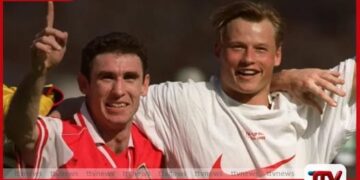 ආර්සෙනල් කණ්ඩායමේ  අභිමානවත් වීරයා  ඇලෙක්ස් මැනිංගර් වෙනුවෙන්  මාටින් කියොන්ගෙන්  සංවේදී උපහාරයක්