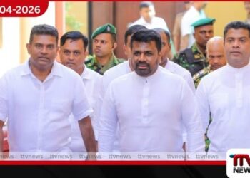 ජනතාව අතරට ගිය ජනාධිපති අනුර කුමාර දිසානායක  ඔවුන්ගේ තොරතුරු විමසමින් සුහද කතා බහක නිරත වුණි