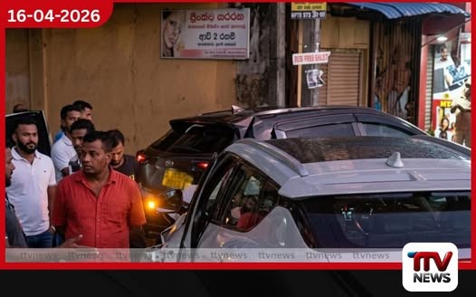 ඇහැළියගොඩදී වාහන 6ක් එකිනෙක ගැටෙයි