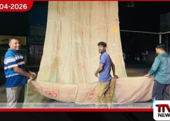 යාපනයේ දැඩි හිරු රශ්මියෙන්  සංචාරකයින් රැක ගැනීමට  තාවකාලික සෙවනක්