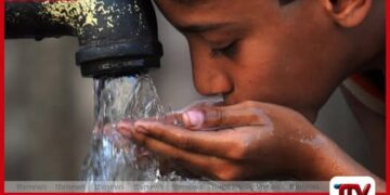 කුණ්ඩසාලේ ජනතාවට  රුපියල් 14,000කට ජල බවුසරයක් විකිණීමේ  අසාධාරණයට එරෙහිව ජනතාව පාරට