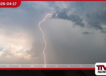 දිස්ත්‍රික්ක 07කට  දැඩි අකුණු පිළිබඳ රතු නිවේදන  නිකුත් කෙරේ