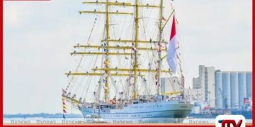 ඉන්දුනීසියානු KRI BIMA SUCI – 945 රුවල් නෞකාව දිවයිනෙන් පිටත්ව යයි