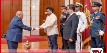 නව තානාපතිවරු සහ  මහකොමසාරිස්වරු  ජනපති අනුර කුමාර දිසානායක වෙත  අක්තපත්‍ර භාර දෙති