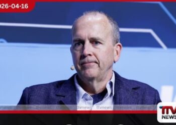 ෆෝඩ් සමාගමේ  විද්‍යුත් වාහන සහ තාක්ෂණික ප්‍රධානී  ඩග් ෆීල්ඩ් ඉල්ලා අස්වෙයි