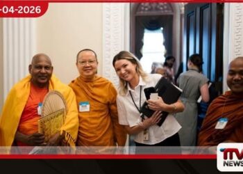 ලෝක සාමයට ආශීර්වාද පතා  මහා සංඝරත්නය  ධවල මන්දිරයට වැඩම කරයි