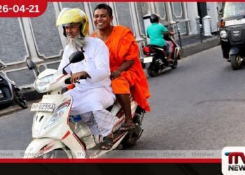 බස් රථයක් එනතුරු  මග රැඳී සිටි හිමිනමකට මවුලවිතුමෙකුගෙන්  ගමන් පහසුකම්