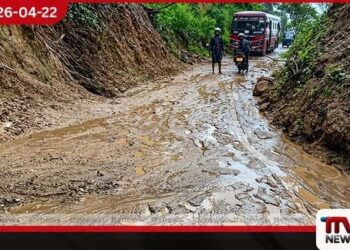 සොරණාතොට මාර්ගයට පස්කඳු කඩා වැටේ රථවාහන ධාවනය  ඇණහිටී