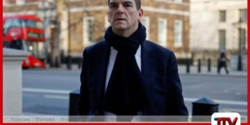 පීටර් මැන්ඩෙල්සන්ගේ  ආරක්ෂක නිෂ්කාශන මතභේදය හමුවේ  බ්‍රිතාන්‍ය විදේශ අමාත්‍යාංශ ප්‍රධානියා  ධුරයෙන් ඉල්ලා අස්වෙයි