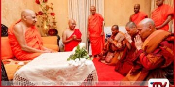 ලෝක සාම දූතයෝ  මල්වතු අස්ගිරි මහානාහිමිවරුන්  බැහැදකිති