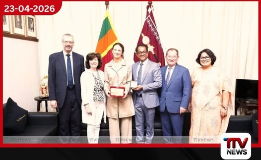 ප්‍රංශ සෙනෙට්  පාර්ලිමේන්තු නියෝජිත පිරිසක්  කථානායකවරයා හමුවෙයි