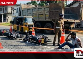 පාර පුරා වැටුණු ගල්කුඩු නිසා  යතුරුපැදි 4ක් අනතුරට කළුතරදී මාර්ගය අවහිර වෙයි