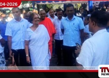 පඤ්ඤාකර හිමි ඇතුළු  මහා සංඝරත්නයට හීල් දානය පිරිනැමීමේ අවස්ථාවට  චන්ද්‍රිකා කුමාරතුංග සහභාගී වෙයි