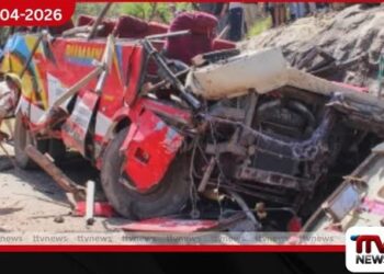 ඉන්දියාවේ බිහිසුණු බස් රථ අනතුරක්