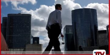 යුරෝ කලාපයේ  ව්‍යාපාරික කටයුතු  අනපේක්ෂිත ලෙස  පසුබෑමකට ලක් වෙයි