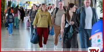 ශ්‍රී ලංකාවට පැමිණි  සංචාරකයින් සංඛ්‍යාව  අටලක්ෂ හතළිස් දහස ඉක්මවයි