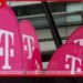 T-Mobile සමඟ ඒකාබද්ධ වීමේ  පුවතත් සමඟ  Deutsche Telekom කොටස් මිල  පහත වැටෙයි