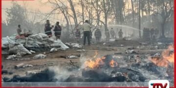 ඉන්දියාවේ දින තුනක්  තුළ සිදුවූ දෙවන ගිනිකෙළි  කර්මාන්තශාලා පිපිරීමෙන්  13 දෙනෙකු මියයයි