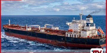 සෝමාලියානු මුහුදු කොල්ලකරුවන් විසින් පැහැරගත් තෙල් නැවක ශ්‍රී ලාංකිකයෙකු ද සිටින බව තහවුරු වෙයි