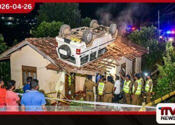නානුඔය මධ්‍යම රාත්‍රියේ මහා භීතියක් නිවසක් උඩට කඩා වැදුණු  මාරක රථය පිටුපස ඇති  සැබෑ හේතුව මෙන්න
