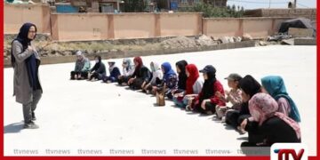 ඇෆ්ගනිස්ථානයේ කාන්තා සෞඛ්‍ය සහ  අධ්‍යාපන සේවිකාවන් 25,000ක්  අහිමිවීමේ අවදානමක්  UNICEF අනතුරු අඟවයි