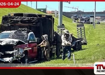 අමෙරිකාවේ ප්‍රධාන අධිවේගී මාර්ගයක් මැද  මිලියනයක සේනාවක්  එකවරම මුදා හැරෙයි  රියදුරන්ට වාහන තුළම කොටු වීමට නියෝග