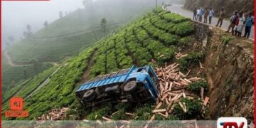 වැල්ලවායේ සිට ආ  දර ලොරිය හැටන්හිදී අඩි 100ක ප්‍රපාතයකට  රියදුරු සහ සහයකයාගේ  තත්ත්වය බරපතලයි