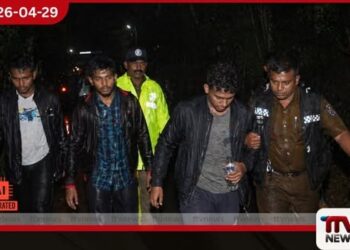 බඹරකන්දේ  අතරමං වූ සරසවි සිසුන් තිදෙනා  නිරුපද්‍රිතව බේරා ගැනෙති