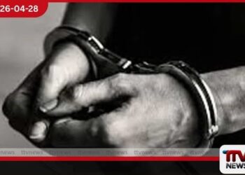 ජීව අත්බෝම්බයක් සහ  පතොරොම් තොගයක් සමග  හිටපු යුද හමුදා සෙබළෙකු  අත්අඩංගුවට