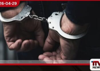 දැරියක අපයෝජනය කළ බවට සැකපිට  ප්‍රසිද්ධ උපකාරක පන්ති ගුරුවරයෙක්  සුඛෝපභෝගී මෝටර් රථයක් සමඟ  අත්අඩංගුවට