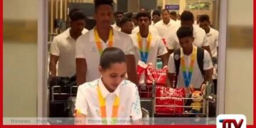 ආසියා වෙරළ ක්‍රීඩා උළෙලේදී  ලක්මව පදක්කමින් සැරසූ  මලල ක්‍රීඩා කණ්ඩායම දිවයිනට