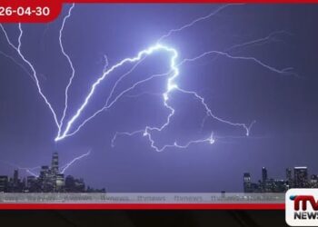 ප්‍රදේශ 11කට  දැඩි අකුණු අනතුරු පිළිබඳ  රතු නිවේදන  නිකුත් කෙරේ