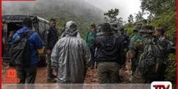 බඹරකන්දේ අසිරිය බලන්න ගිය  සබරගමුව සරසවි සිසුන් පිරිසක්  ආපදාවක තිදෙනෙකු අතරමං වෙයි