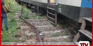 දෙමටගොඩදී දුම්රියක් පීලි පනී දුම්රිය ගමන් වාර කිහිපයක් ප්‍රමාදයි