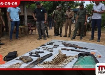 හිටපු නියෝජ්‍ය පොලිස්පතිවරයකුගේ ඉඩමක තිබී  ගිනි අවි, පතොරම් සහ තිත් මුව සමක් අත්අඩංගුවට