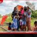 වැටුප් නොගෙවීමට එරෙහිව  උණබම්බු ගේට්ටුකරුවෝ  හුණුගල් දුම්රිය නතර කරති