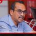 දුර ගමන් බස් රථ ආසන  Online වෙන් කරගැනීමට නව ක්‍රමවේදයක් ප්‍රවාහන ඇමති බිමල් රත්නායකගෙන්  පැහැදිලි කිරීමක්දුර ගමන් සේවා බස් රථවල ආසන වෙන් කරගැනීමේදී මගීන් මුහුණ දෙන ගැටලු අවම කිරීම සඳහා නවීන තාක්ෂණය උපයෝගී කරගනිමින් විනිවිද පෙනෙන Online පද්ධතියක් හඳුන්වා දීමට පියවර ගන්නා බව ප්‍රවාහන හා සිවිල් ගුවන් සේවා අමාත්‍ය බිමල් රත්නායක මහතා පවසයි. මෙම නව ක්‍රමවේදය හරහා ශ්‍රී ලංකා ගමනාගමන මණ්ඩලයේ (ලංගම) සහ පෞද්ගලික අංශයේ සියලුම දුර ගමන් බස් රථ ඒකාබද්ධ කර එකම පද්ධතියක් යටතට පත් කරන බව අමාත්‍යවරයා පෙන්වා දුන්නේය. මෙහිදී මගීන්ට ජංගම දුරකථන යෙදුමක් හෝ වෙබ් අඩවියක් ඔස්සේ තමන් යාමට අපේක්ෂිත ගමනාන්තය, වේලාව සහ කැමති ආසනයක් තෝරාගෙන මුදල් ගෙවීමට පහසුකම් සැලසෙනු ඇත. මෙම පද්ධතිය ක්‍රියාත්මක වීමත් සමඟ මගීන්ට බස් රථය පවතින ස්ථානය සහ ලබාගත හැකි ආසන සංඛ්‍යාව එසැණින් දැනගැනීමට හැකි වන බැවින් වඩාත් විනිවිද පෙනෙන සේවාවක් නිර්මාණය වේ. ලංගම සහ පෞද්ගලික බස් රථ දෙඅංශයම එකම පද්ධතියකට ඇතුළත් කිරීම මගින් අනවශ්‍ය තරඟකාරීත්වය අවම කර මගී සේවාව විධිමත් කිරීමට ද අපේක්ෂිතය. මගීන්ට බැංකු කාඩ්පත්, QR කේත හෝ රීලෝඩ් මධ්‍යස්ථාන හරහා ගෙවීම් කිරීමේ හැකියාව පවතින අතර එමගින් ආසන වෙන් කිරීමේදී අතරමැදියන් විසින් සිදුකරන අක්‍රමිකතා සම්පූර්ණයෙන් නතර කිරීමට පියවර ගෙන තිබේ. මීට අමතරව දුර ගමන් සේවා පවත්වාගෙන යන සියලුම බස් රථ සඳහා GPS තාක්ෂණය අනිවාර්ය කරන බවත්, එමගින් බස් රථ නියමිත කාලසටහනට ධාවනය කරන්නේද යන්න අමාත්‍යාංශ මට්ටමින් නිරන්තරයෙන් අධීක්ෂණය කරන බවත් අමාත්‍ය බිමල් රත්නායක මහතා වැඩිදුරටත් සඳහන් කළේය.