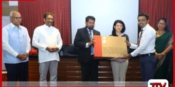 ප්‍රාදේශීය රෙජිස්ට්‍රාර් නිලධාරීන්  100ක් සඳහා නව පරිගණක උපකරණ  පිරිනැමේ
