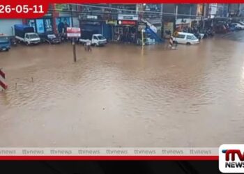 අධික වර්ෂාවෙන්  බණ්ඩාරවෙල නගරය  ජලයෙන් යටවෙයි
