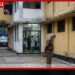 අමරකීර්ති ඝාතන නඩුවේ වැරදිකරුවෙකු  වැලිකඩ බන්ධනාගාර ගොඩනැගිල්ලෙන්  වැටී මරුට