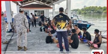 මැලේසියානු මුහුදේ  සංක්‍රමණික බෝට්ටුවක් පෙරළී  14 දෙනෙකු අතුරුදන්