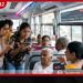 පෙන්රිත්හි බස් රථයක් තුළ  මගීන්ට පහර දුන්  නව යොවුන් දැරියන් දෙදෙනෙකු  අත්අඩංගුවට