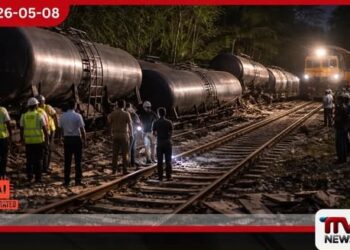 පොල්ගහවෙල සහ වලකුඹුර අතර  තෙල් ප්‍රවාහන දුම්රියක් පීලි පනී මාර්ගයේ දුම්රිය ගමනාගමනයට බාධා